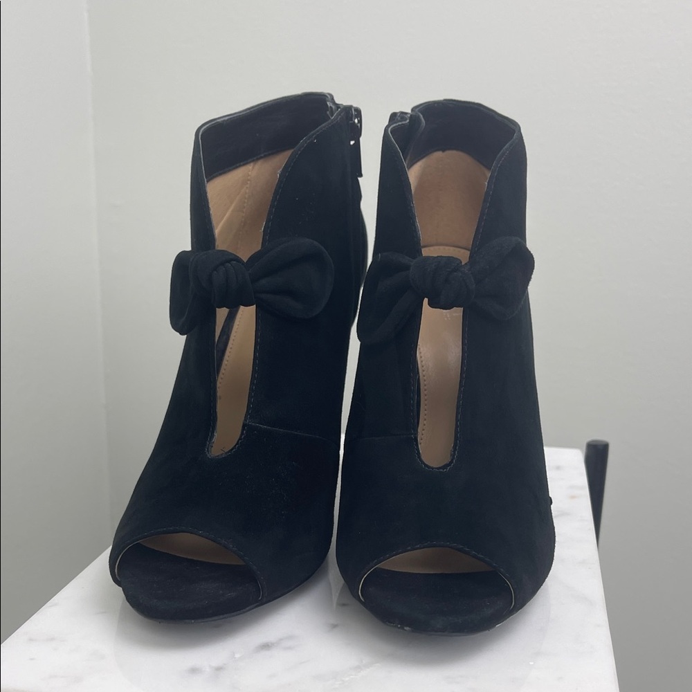 Michael Kors Black Heeled 4” Boots with Bow Detail Ladies Size 8.5 - Picture 4 of 12